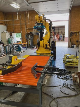 Nachi SH200 Palletizing Robotic System