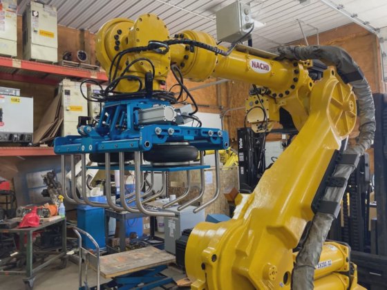 Nachi SH200 Palletizing Robotic System