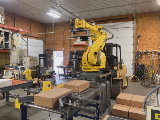FANUC R-2000iB Palletizing Robotic System