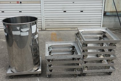 不明 キャスター付き台車は11台のみ。