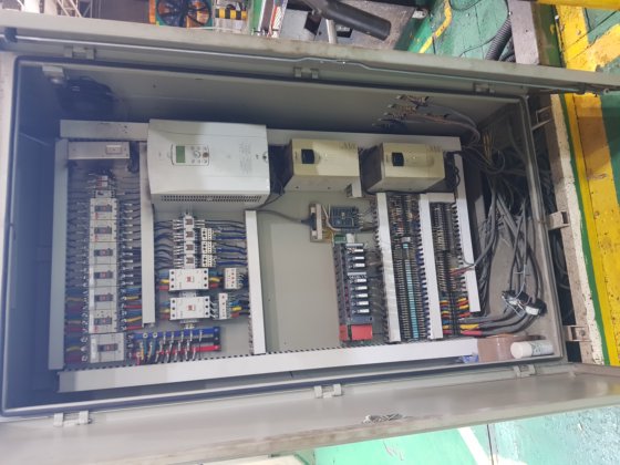 250トンファインブランキングプレス Feintool 1990