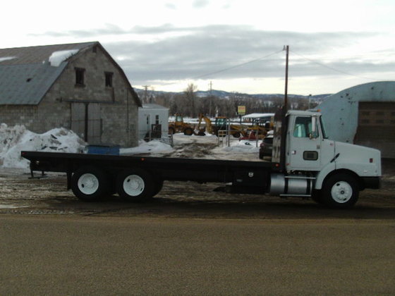 1995 Volvo Flatbed truck in