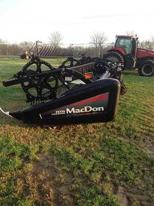 2008 MacDon Industries FD70 in