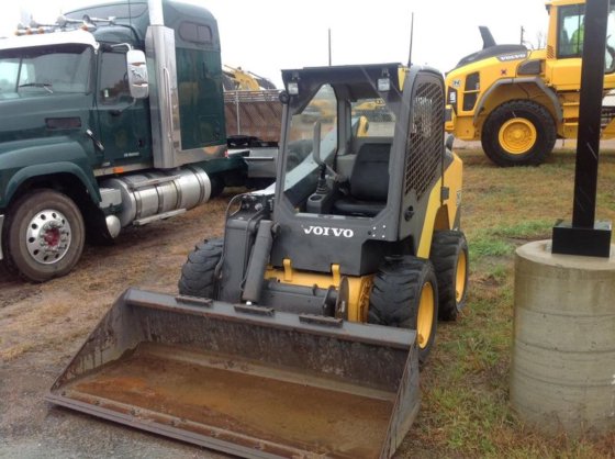 2012 Volvo MC110C in Burnsville,
