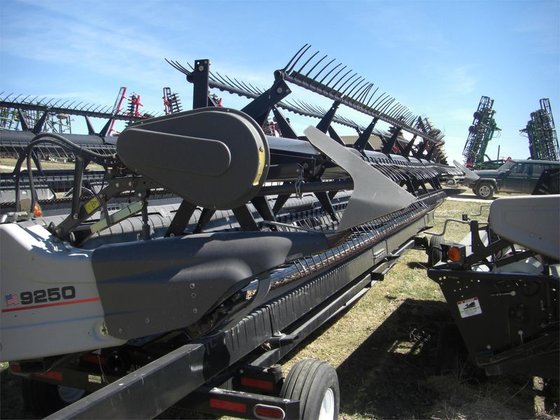 2011 Gleaner 9250 in Edina,