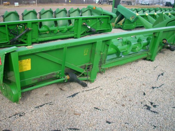 John Deere 843 in Wilmington,