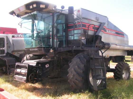 Gleaner R62 in Odessa, WA