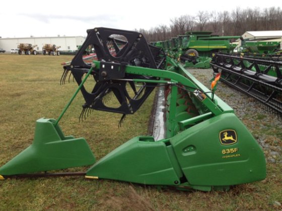 2006 John Deere 635F in