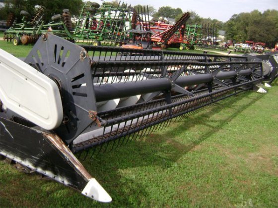 1999 Gleaner 800 in Waverly,