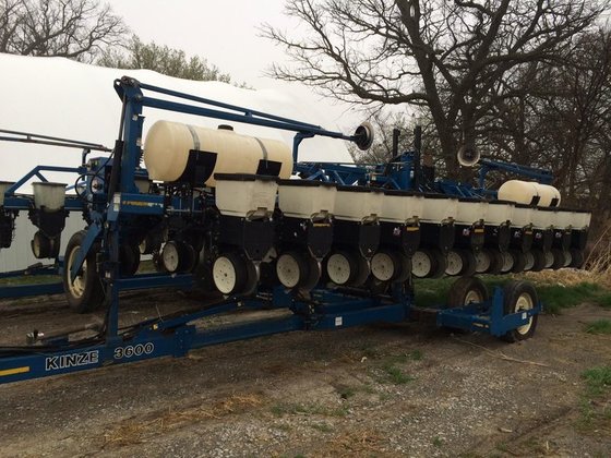2002 Kinze 3600 in Clatonia,