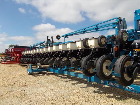 2000 Kinze 3600 in Westbrook,