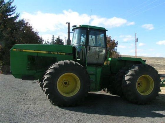 John Deere 8560 in Odessa,