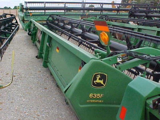 2006 John Deere 635F in