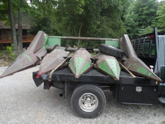 John Deere 443 in Magnolia,