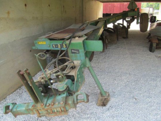 John Deere 2700 in Ridgway,
