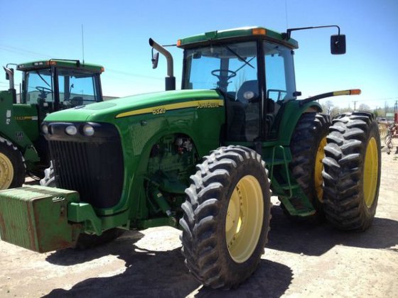 2002 John Deere 8320 in