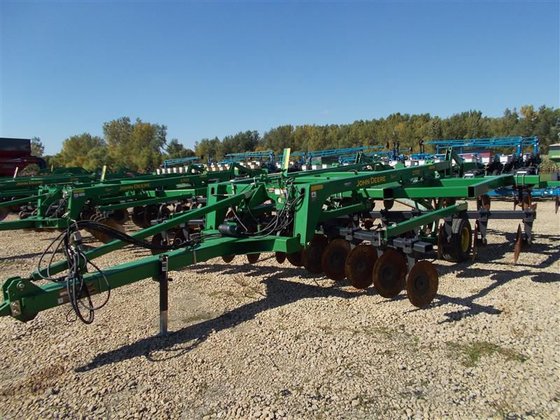 2003 John Deere 2700 in