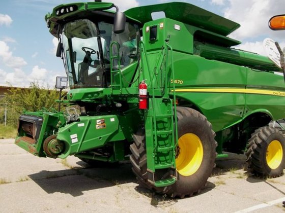 2013 John Deere S670 in