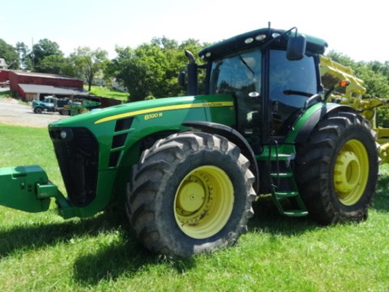 2010 John Deere 8320R in
