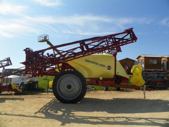 2014 Hardi NAV3500 in Dubuque,