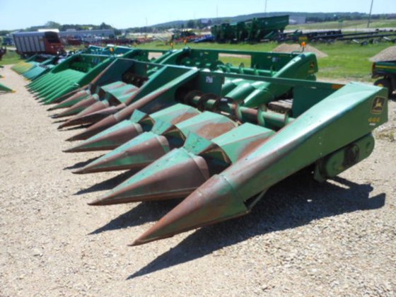 John Deere 444H in Marion,