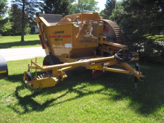 HayBuster 3106 in Newburg, WI
