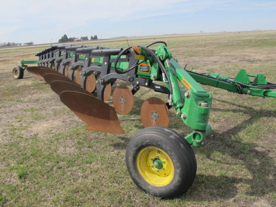 2011 John Deere 3710 in