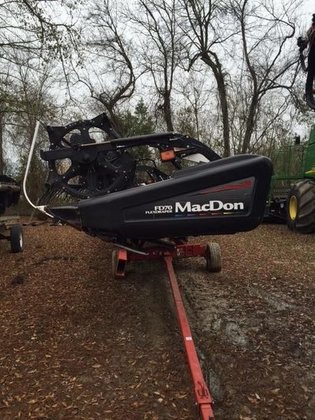 2009 MacDon Industries FD70 in