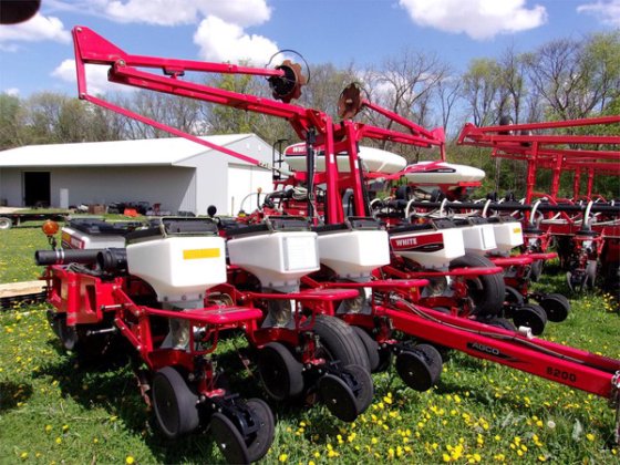 2010 WHITE 8222 in Waverly,