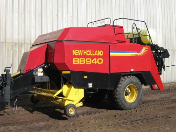 2000 New Holland BB940P in