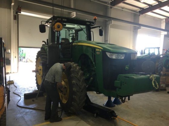 2014 John Deere 8310R in