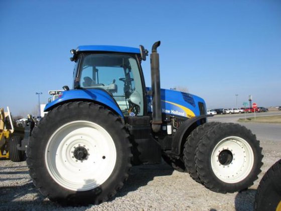 New Holland T8040 in Harlan,