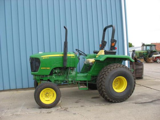 John Deere 5055 in Harlan,