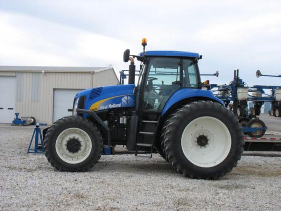 New Holland T8020 in Harlan,