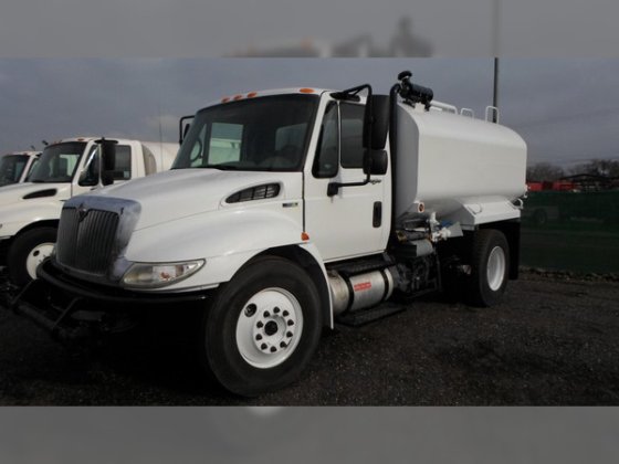 2010 International 4300 in Visalia,