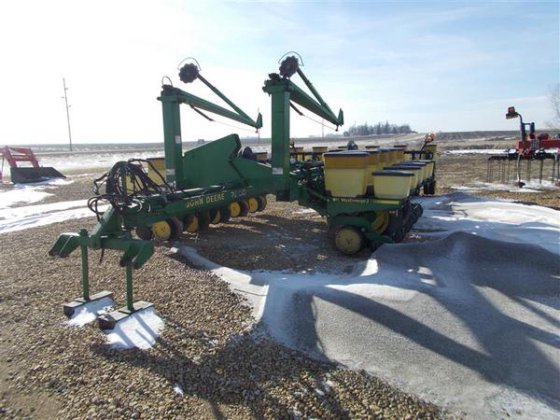 1992 John Deere 7200 in
