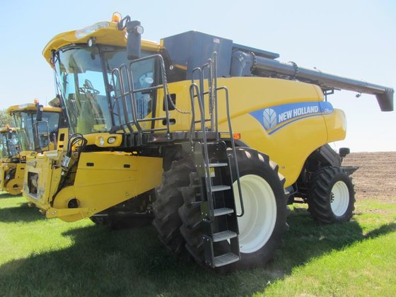 2012 New Holland CR6090 in