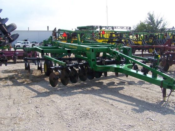 2014 John Deere 2700 in