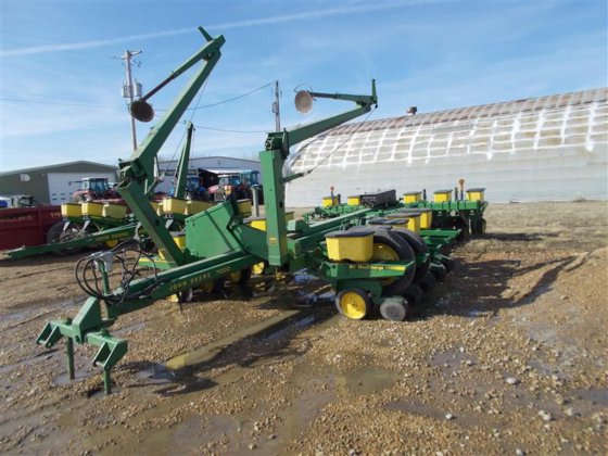 1980 John Deere 7000 in