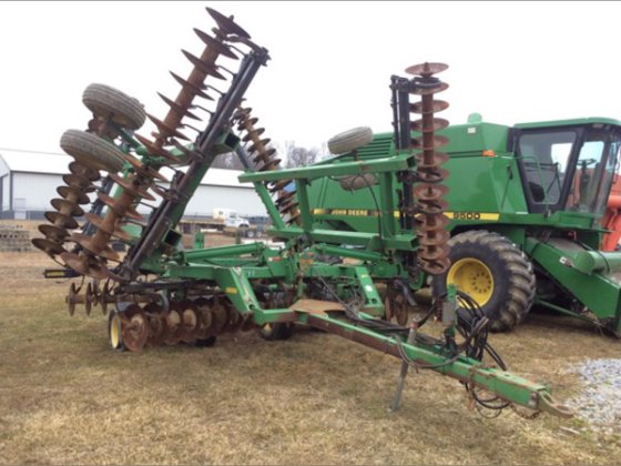2000 John Deere 637 in