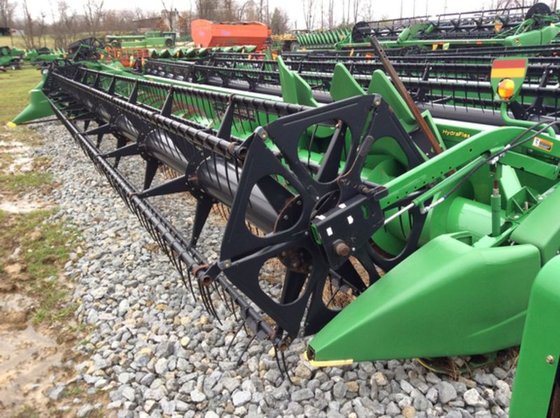 2011 John Deere 635F in
