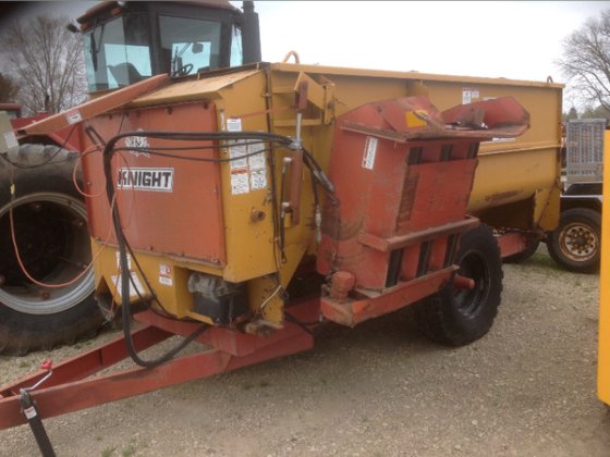 Knight Mfg. 3300 in Berlin,