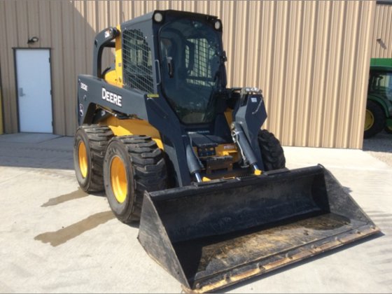 2013 Deere 332E in Blue