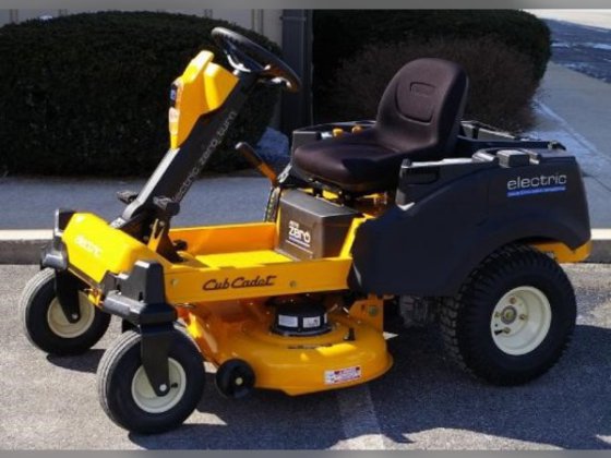 Cub Cadet RZT42 in Chambersburg,