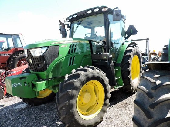 2013 John Deere 6125R in