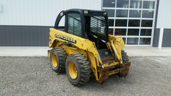 2000 John Deere 250 in