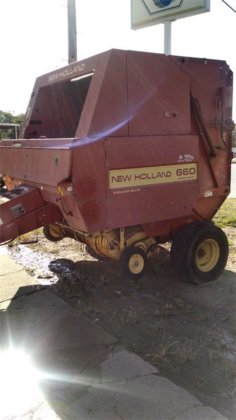 1993 New Holland 660 in
