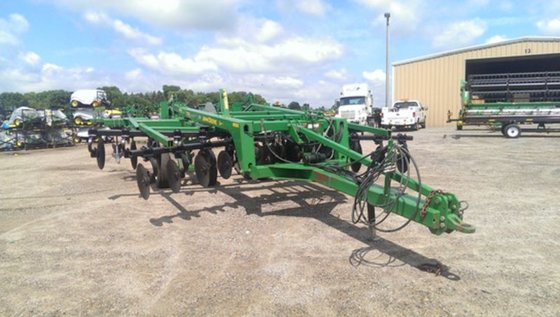 2004 John Deere 2700 in