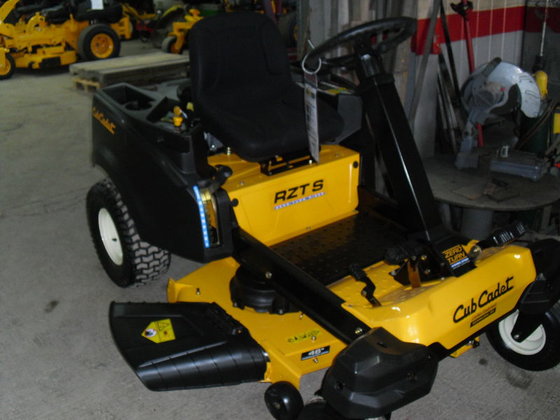 Cub Cadet RZTS46FAB in Newburg,