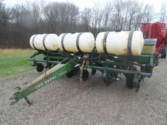 John Deere 7000 in Magnolia,